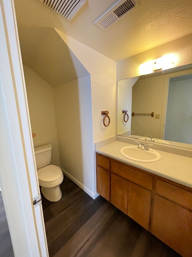 Foto del edificio - 814 Almond St