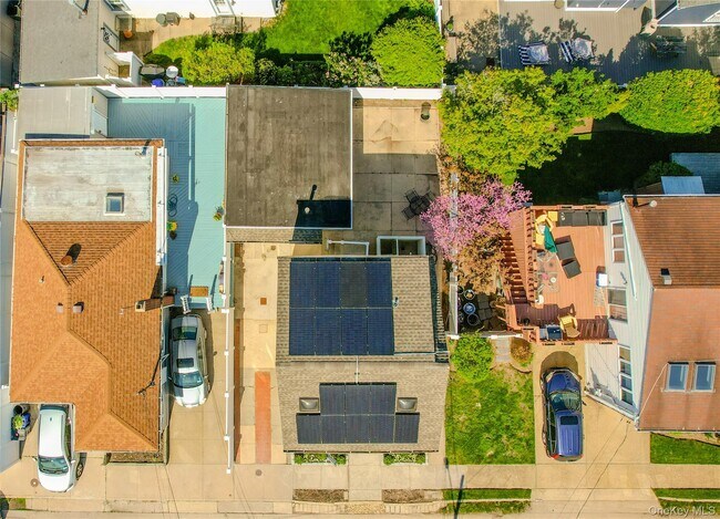 Foto del edificio - 23 Garden City Ave