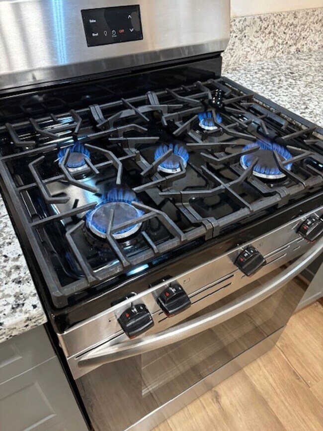 Building Photo - 271 E 8th St