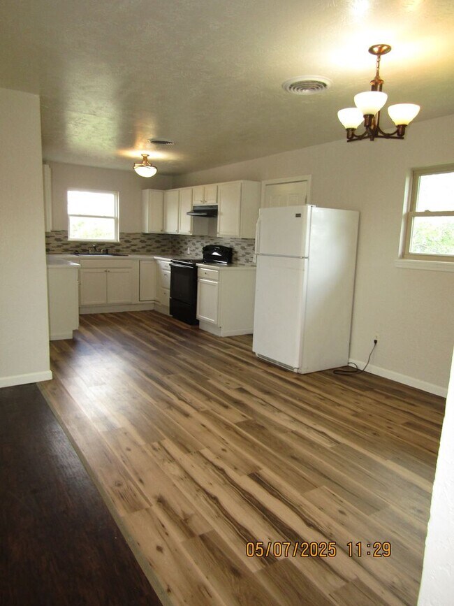 Foto del edificio - 407 NW Compass Dr