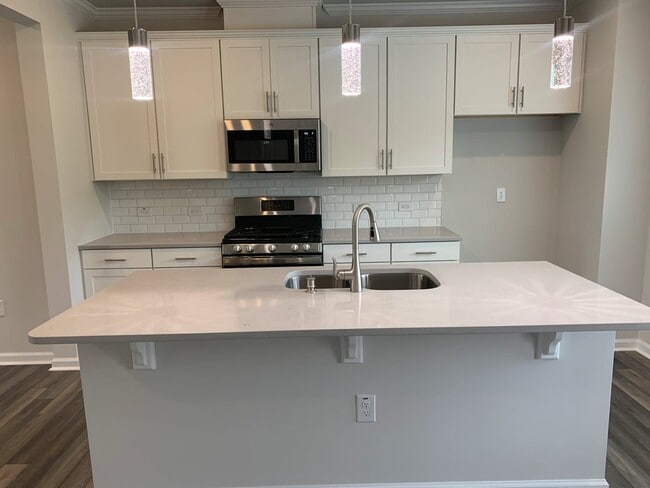 Building Photo - 609 Tova Fls Dr