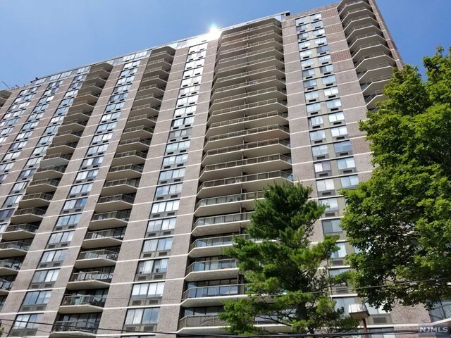 Primary Photo - 770 Anderson Ave