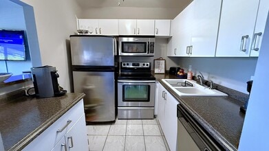 Building Photo - 181 Tilford I