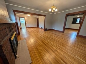 Building Photo - 803 10th Ave