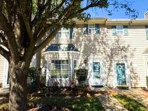 Building Photo - 307 Silverberry Ct