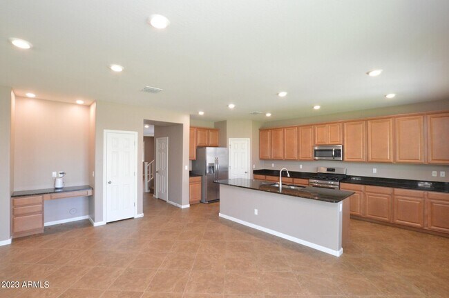 Building Photo - 1128 E Regent Dr
