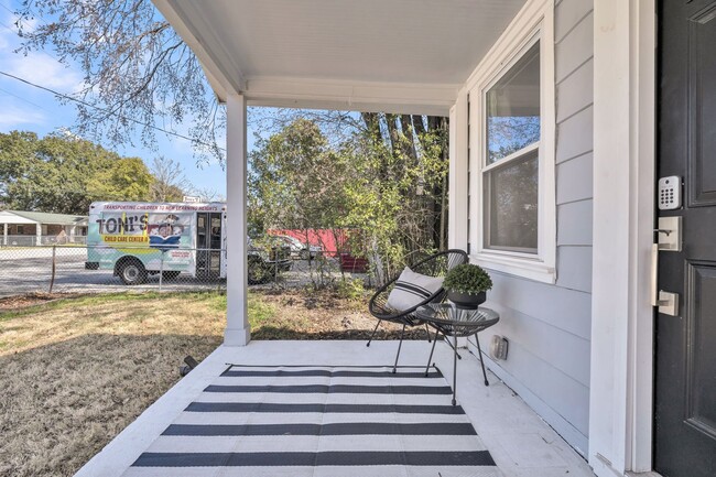 Building Photo - Charming Cottage with Modern Upgrades in H...