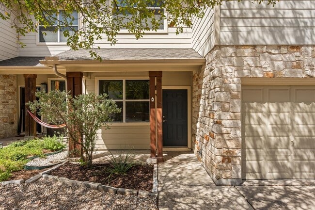 Building Photo - 512 Eberhart Ln