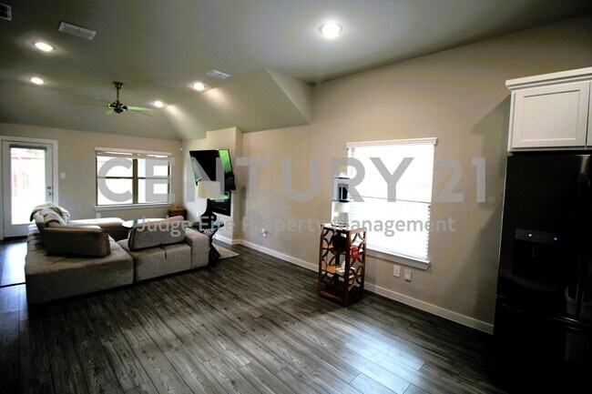 Building Photo - Beautiful 3/2/2in Royce City For Rent!