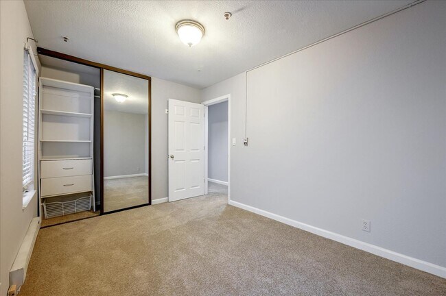 Foto del edificio - Prime Location 3 Bedroom Condo - Please Co...
