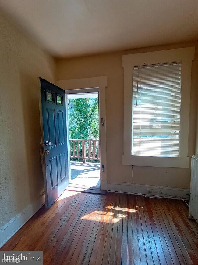 Building Photo - 3 br, 1 bath House - 1137 Ellicott Dr