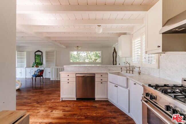 Foto del edificio - 2344 Sunset Heights Dr