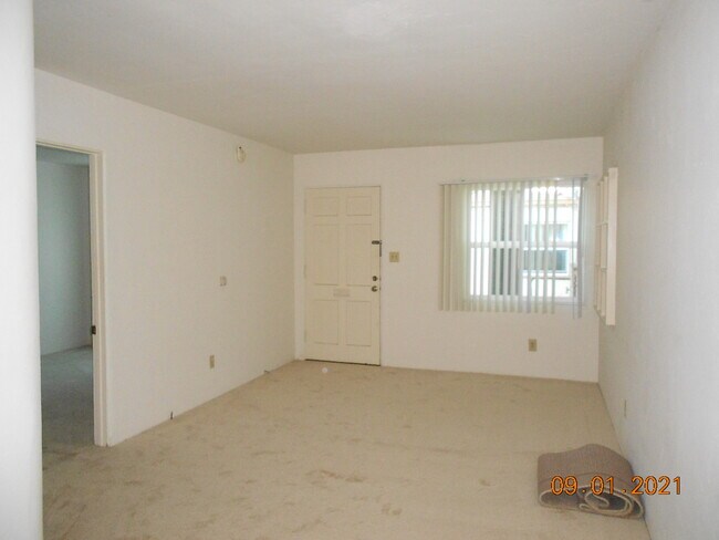 Building Photo - 2055 Reed Ave