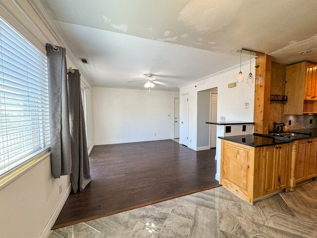 Building Photo - 614 S 500 W