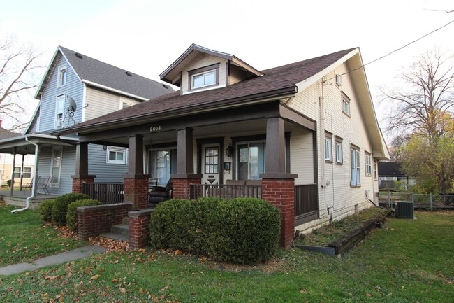 Building Photo - PRELEASING for AUGUST! Close to Campus