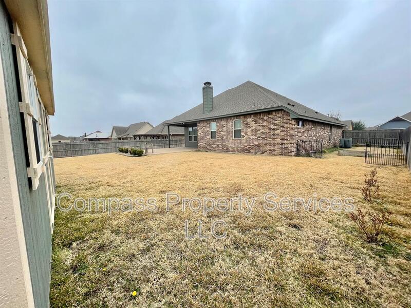 Building Photo - 391 Violet Dr