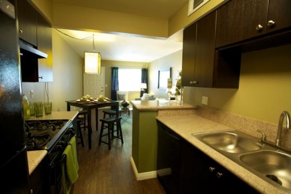 Kitchen - Encanto Apartments