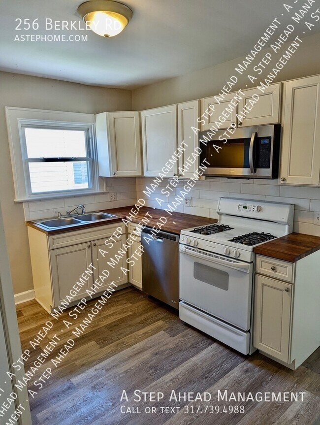 Building Photo - 256 Berkley-5 Bed/2 Bath just steps away f...