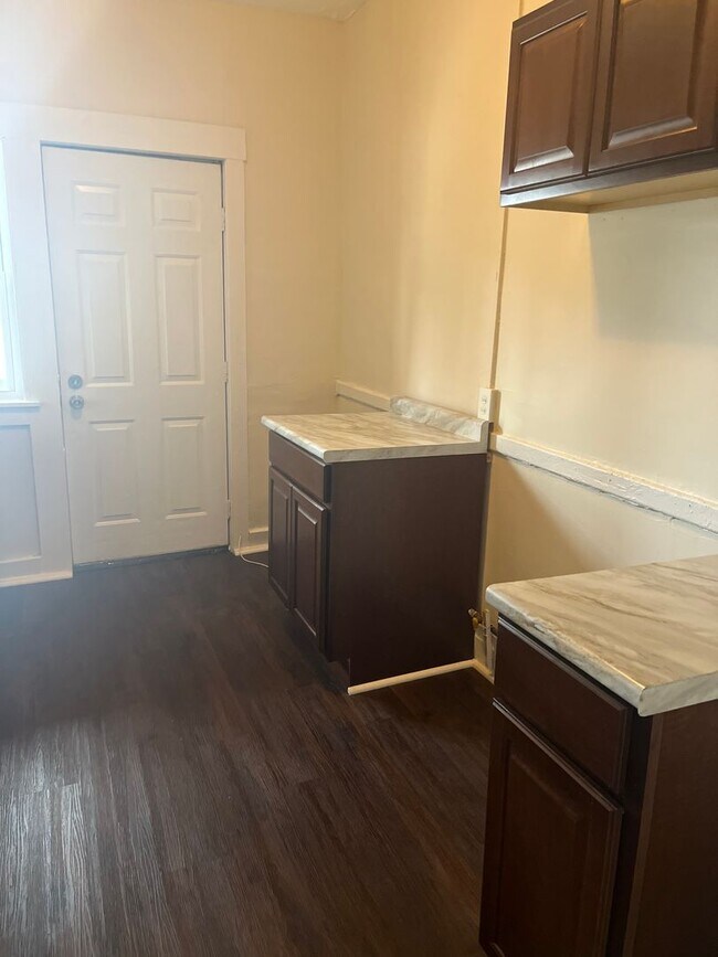 Foto del edificio - Remodeled 2 bedroom apartment