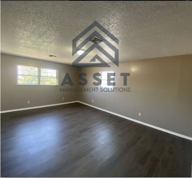 Building Photo - 7 Bedroom House Available Now