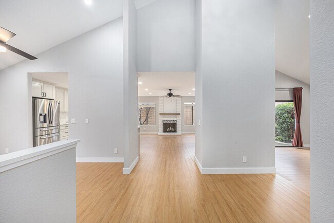 Building Photo - 638 Begonia Drive - 3 bedroom | 2 bath | S...