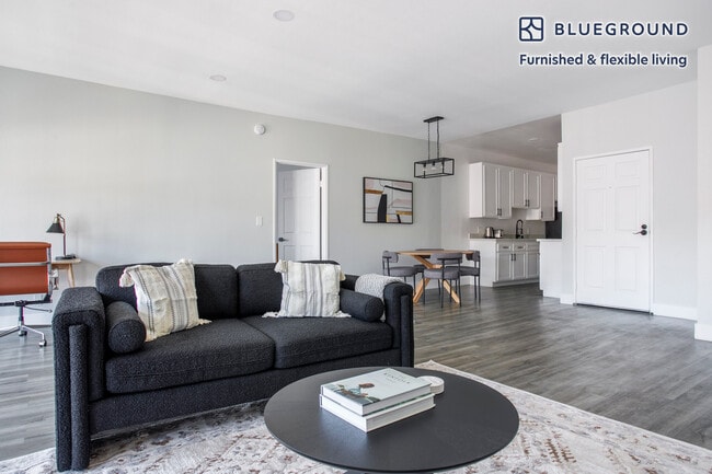 Building Photo - 1620 S Bentley Ave