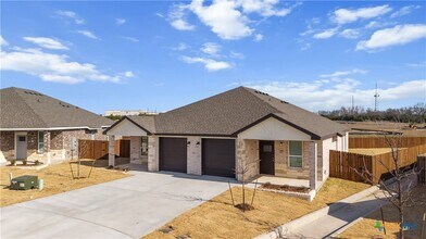 Building Photo - 1118 B Zora Dr
