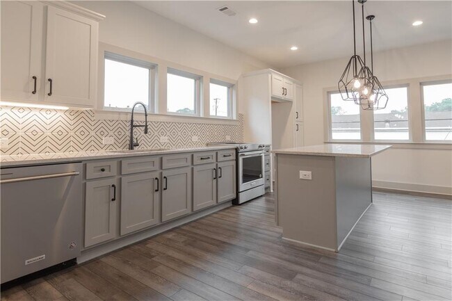 Foto del edificio - 615 King Arnold St