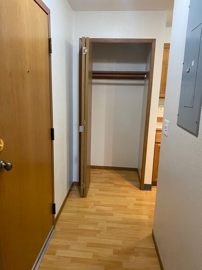 Building Photo - Tudor Park Apartments