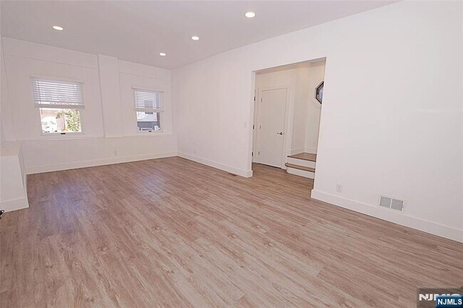 Foto del edificio - 34 Hilliard Ave