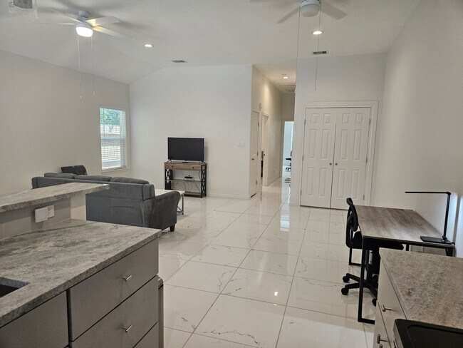 Foto del edificio - 706 5th St