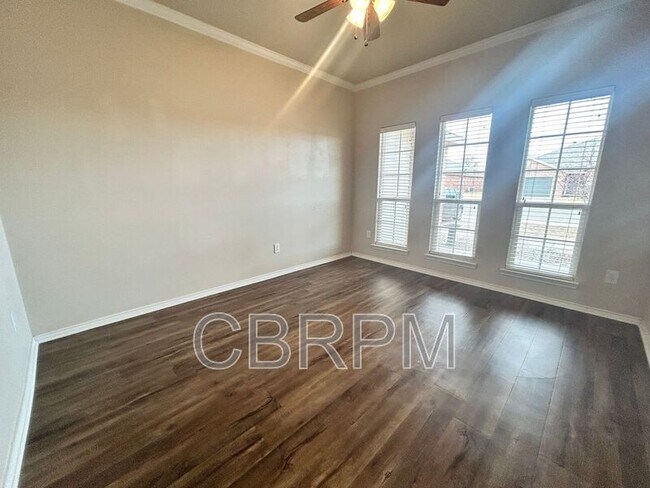 Foto del edificio - 10601 Clinton Ave