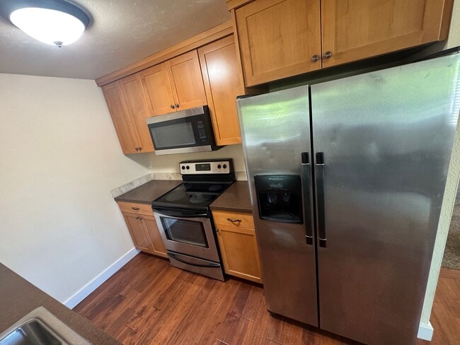 Building Photo - 2850 Newton Pl