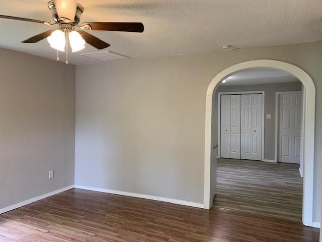 Building Photo - 719 E Chestnut St