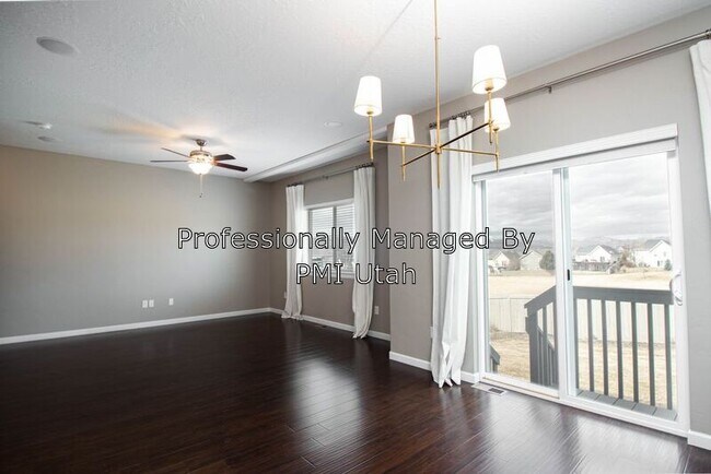 Foto del edificio - 4195 Cresthaven Ln