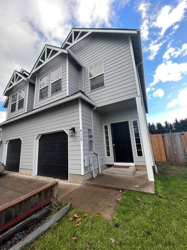 Building Photo - 3-bedroom 2 1/2-bathroom duplex