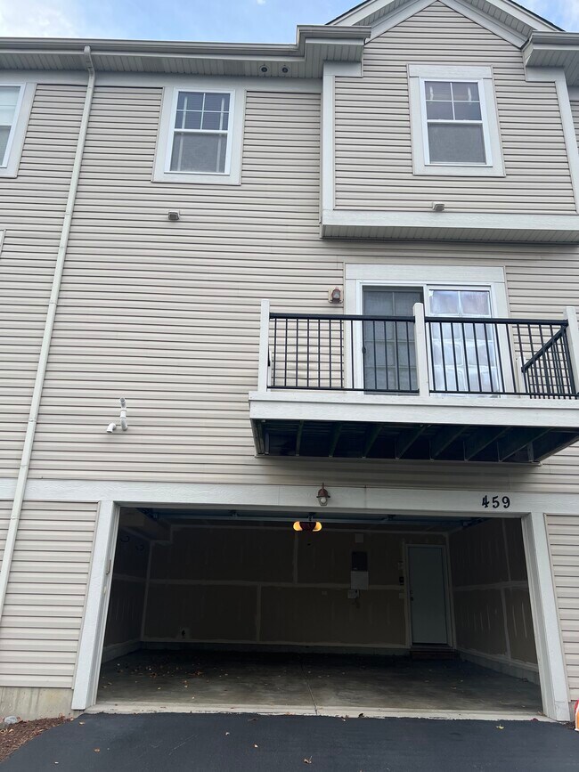 Garage & Patio - 459 Plaza Plz