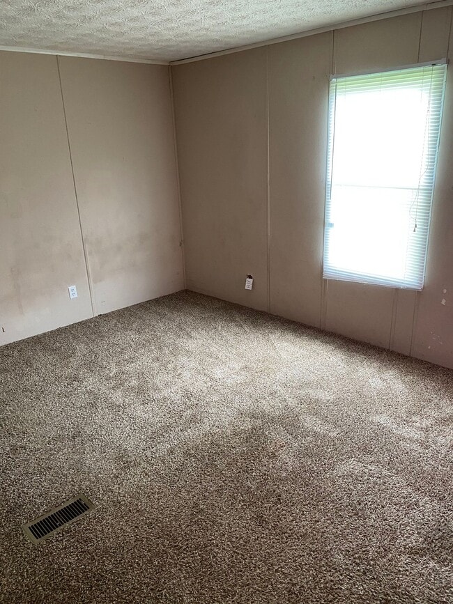 Building Photo - 74 Pilos Rd