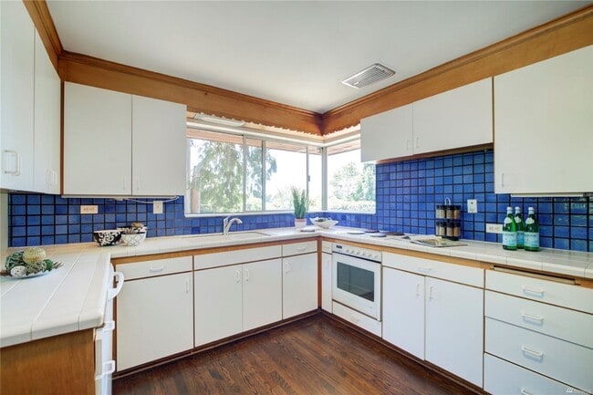 Building Photo - 4Bd/1.75Ba Seattle Home