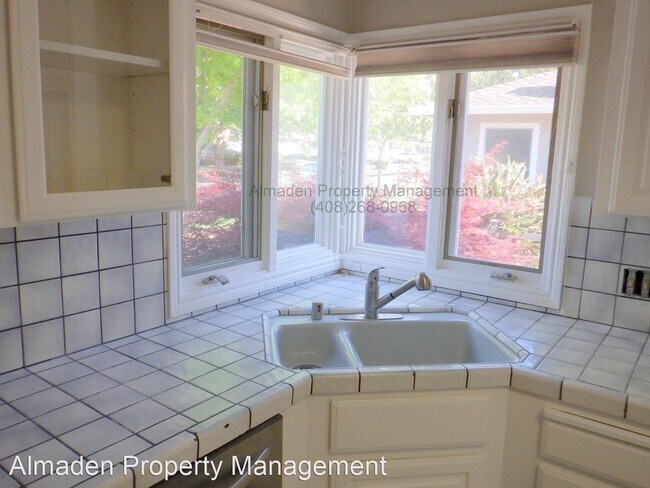Foto del edificio - 3 br, 1.5 bath House - 2127 Harmil Way