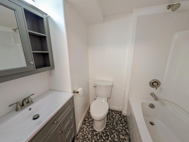 Building Photo - 1206 Penn Ave