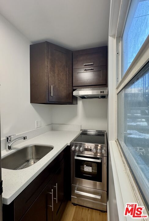 Foto del edificio - 5520 Franklin Ave