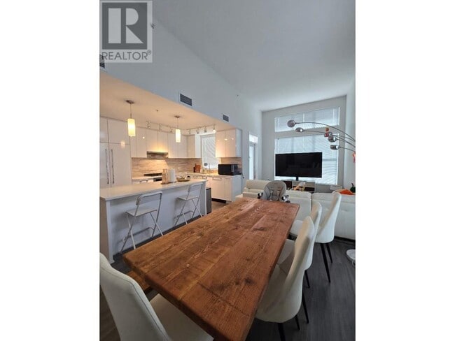 Photo du bâtiment - 9551-9551 Alexandra Rd