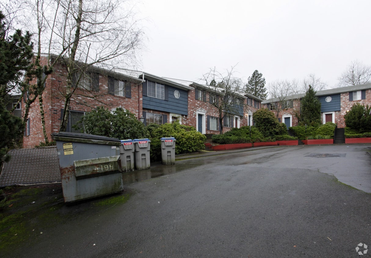 Primary Photo - The Williamsburg Apartments