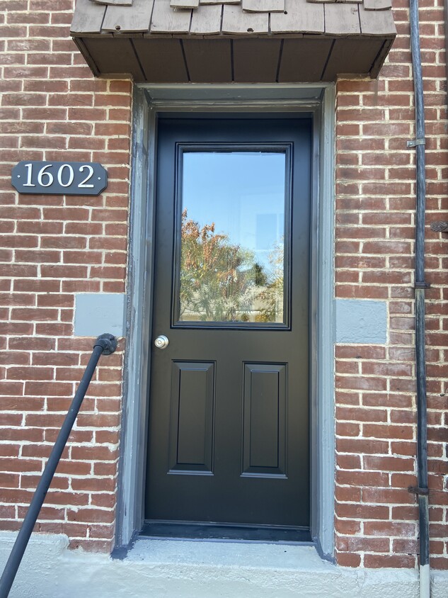Secure entrance - 1602 Lowrie St