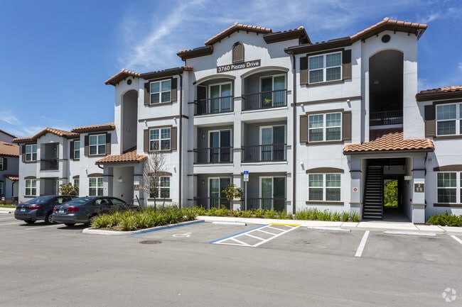 Building Photo - Venetian Apartments