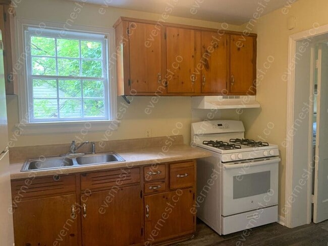 Building Photo - 1225 Blue Jay Ln