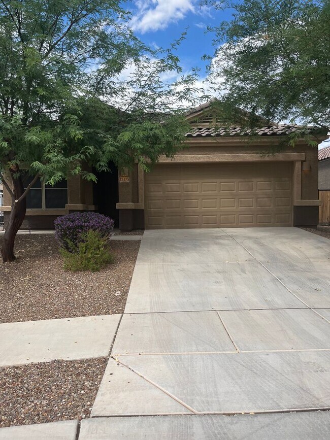 Building Photo - 3 Bedroom 2 Bath