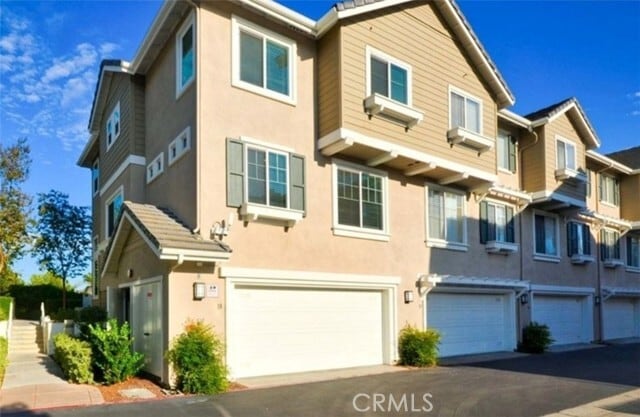Primary Photo - 20 Coveside Ct