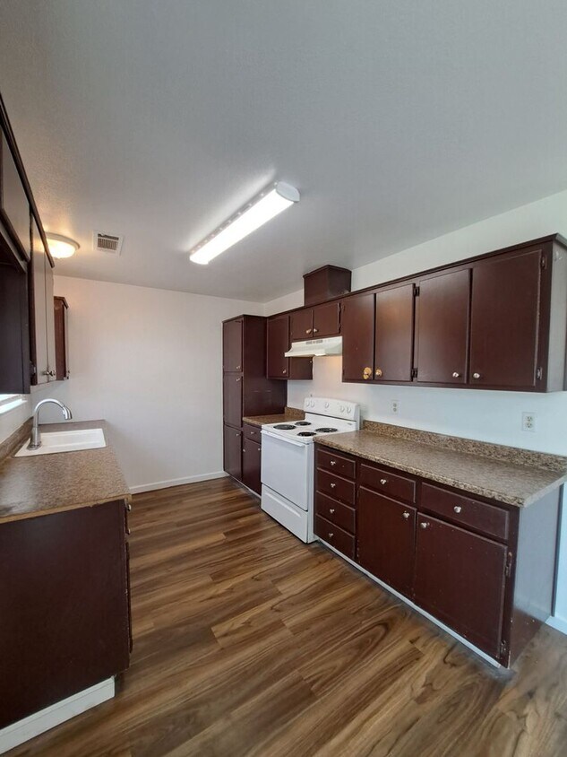 Foto principal - Single Level 3BR Home w/ Backyard Ready to...